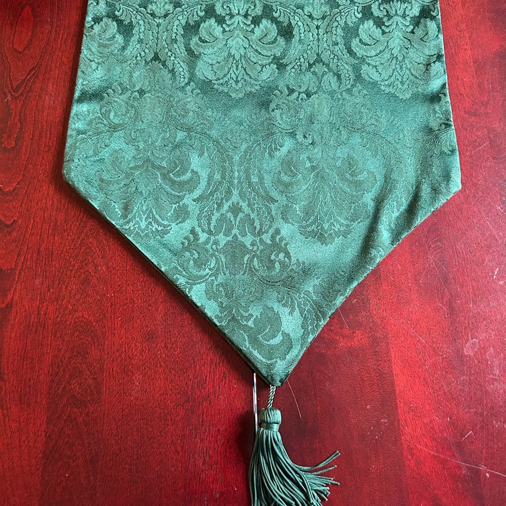 Elegant Green Damask Table Runner - Picture 3 of 5